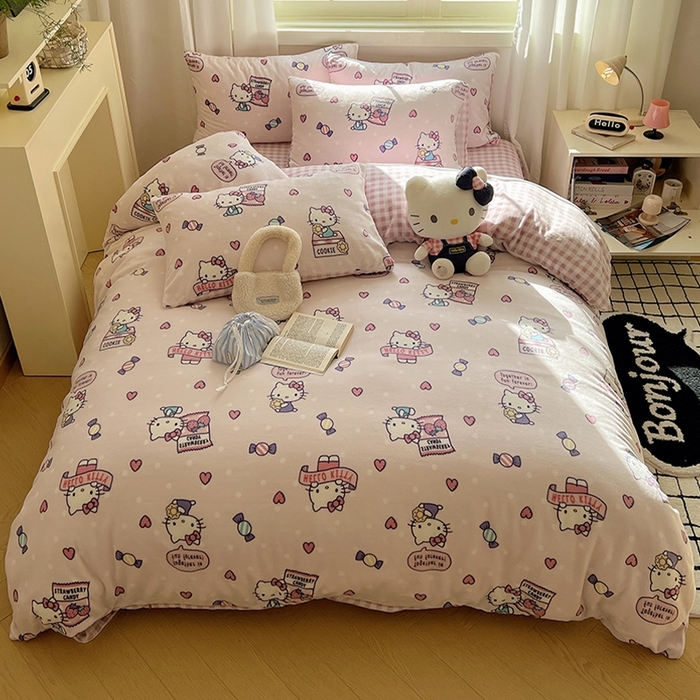 91家纺网 家纺一手货源 找家纺 三朵家纺 2025新款三丽鸥印花牛奶绒四件套 乐园KT