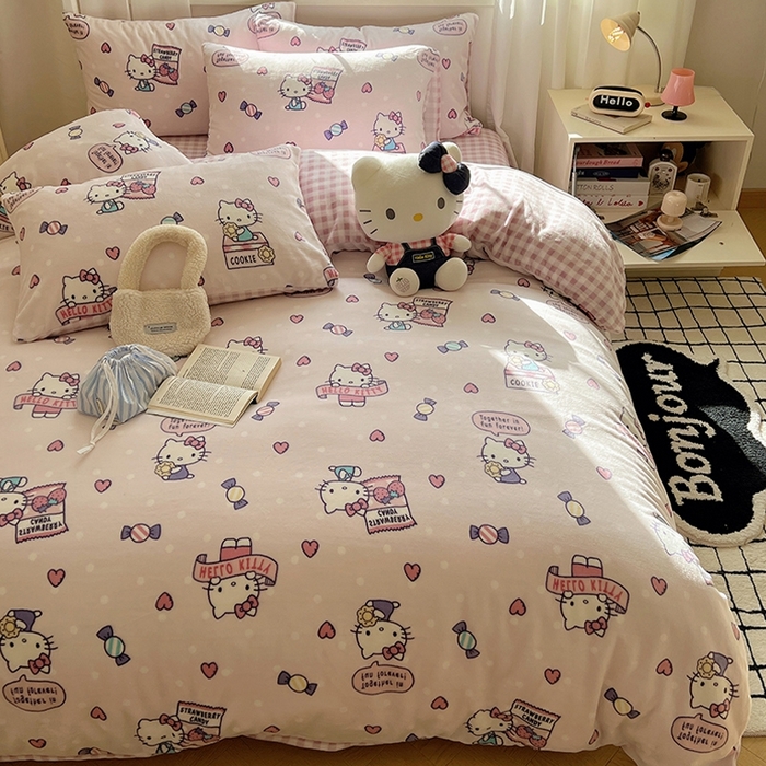 91家纺网 家纺一手货源 找家纺 三朵家纺 2025新款三丽鸥印花牛奶绒四件套 乐园KT