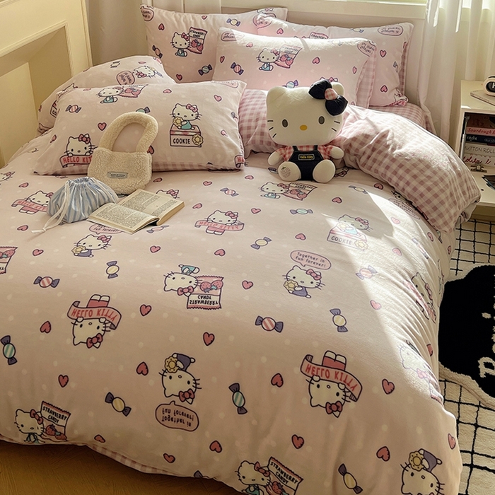 91家纺网 家纺一手货源 找家纺 三朵家纺 2025新款三丽鸥印花牛奶绒四件套 乐园KT