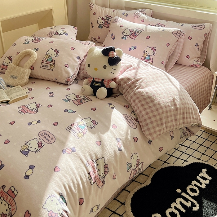 91家纺网 家纺一手货源 找家纺 三朵家纺 2025新款三丽鸥印花牛奶绒四件套 乐园KT