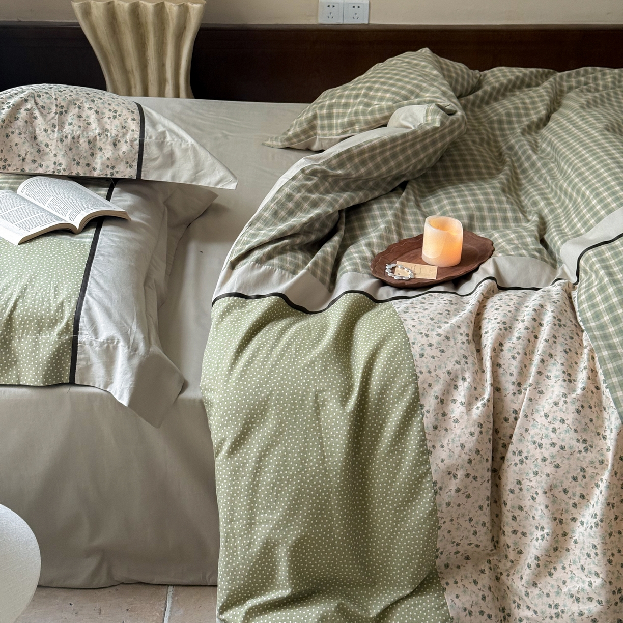 91家纺网 家纺一手货源 找家纺 FORTWO家纺原创设计（FOR TWO家纺） 2025新款全棉纯棉百家布水洗棉印花绣花拼接款四件套 月光恋人