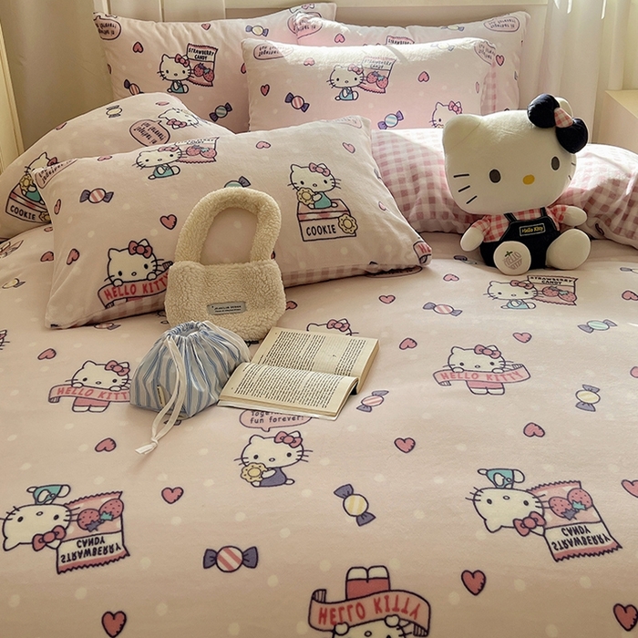 91家纺网 家纺一手货源 找家纺 三朵家纺 2025新款三丽鸥印花牛奶绒四件套 乐园KT