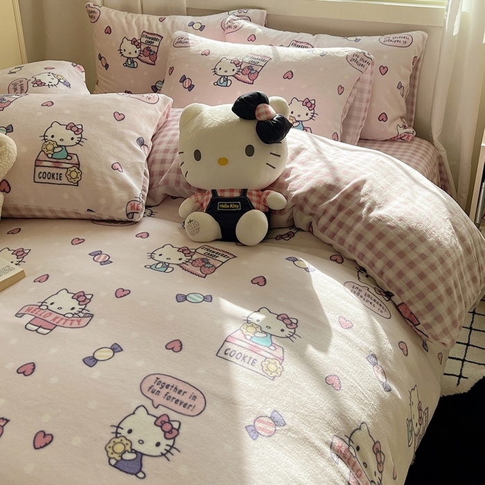 91家纺网 家纺一手货源 找家纺 三朵家纺 2025新款三丽鸥印花牛奶绒四件套 乐园KT