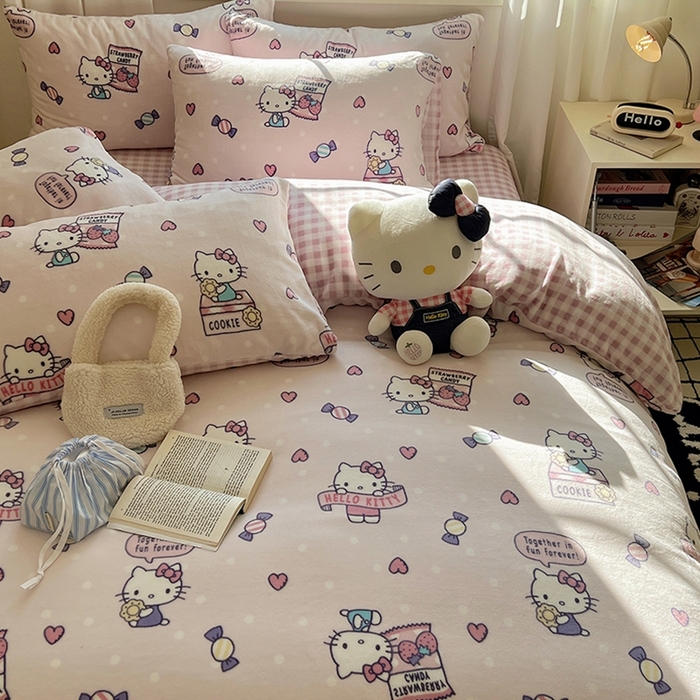 91家纺网 家纺一手货源 找家纺 三朵家纺 2025新款三丽鸥印花牛奶绒四件套 乐园KT