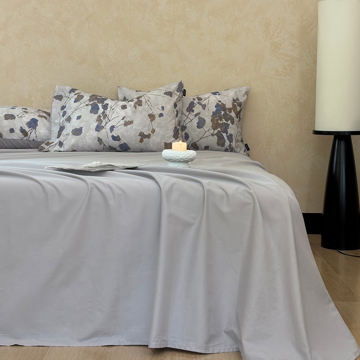 91家纺网 家纺一手货源 找家纺 FORTWO家纺原创设计（FOR TWO家纺） 2025新款50全棉纯棉数码磨毛印花四件套-场景二 枫林晚