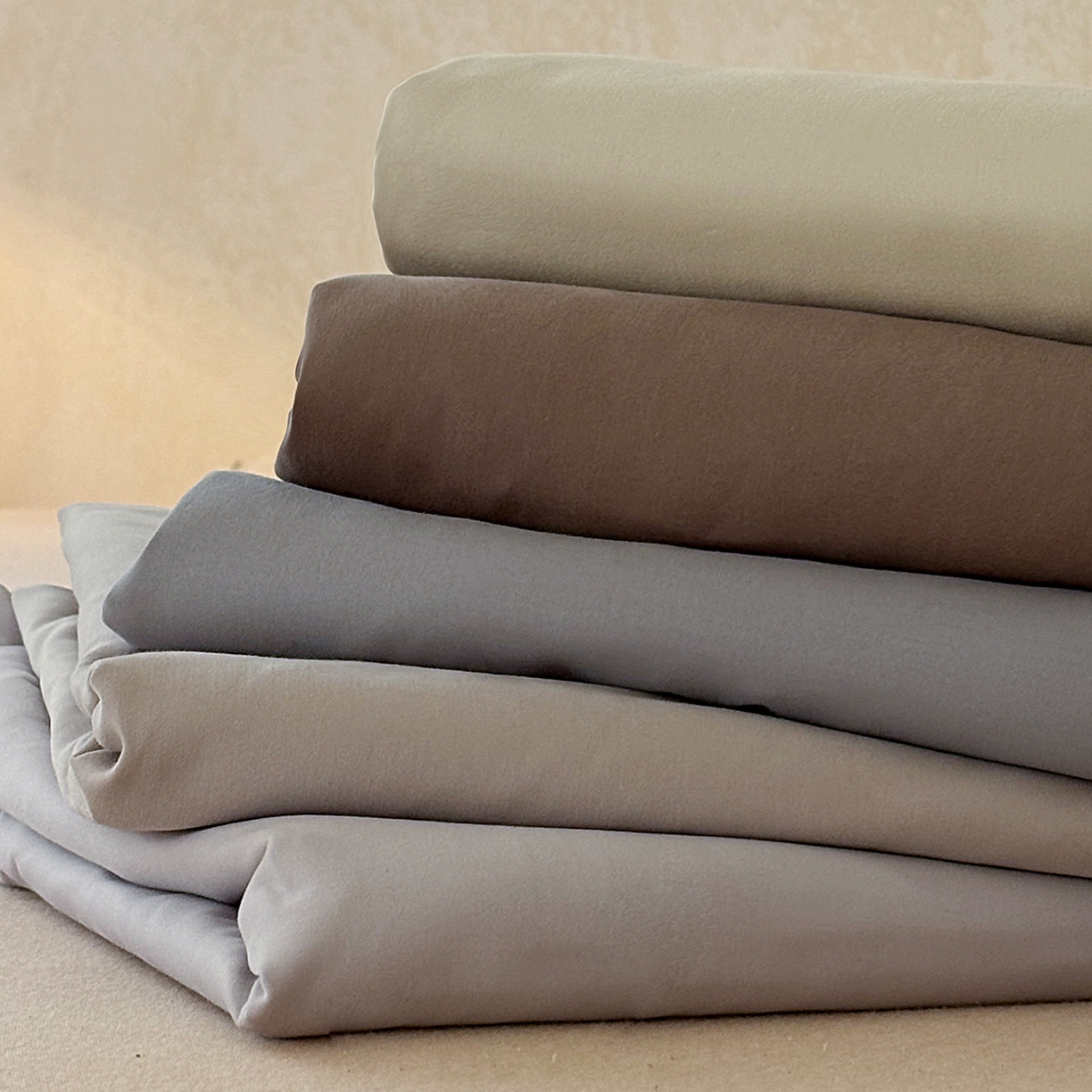 91家纺网 家纺一手货源 找家纺 FORTWO家纺原创设计（FOR TWO家纺） 2025新款50全棉纯棉数码磨毛印花四件套-场景二 组合图仅做展示不可下单