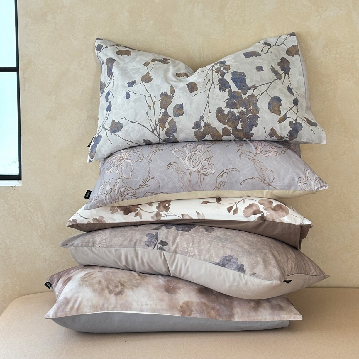 91家纺网 家纺一手货源 找家纺 FORTWO家纺原创设计（FOR TWO家纺） 2025新款50全棉纯棉数码磨毛印花四件套-场景二 组合图仅做展示不可下单