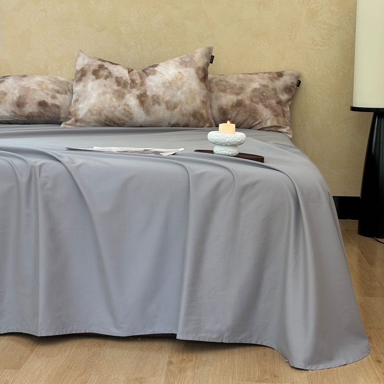 91家纺网 家纺一手货源 找家纺 FORTWO家纺原创设计（FOR TWO家纺） 2025新款50全棉纯棉数码磨毛印花四件套-场景二 琥珀