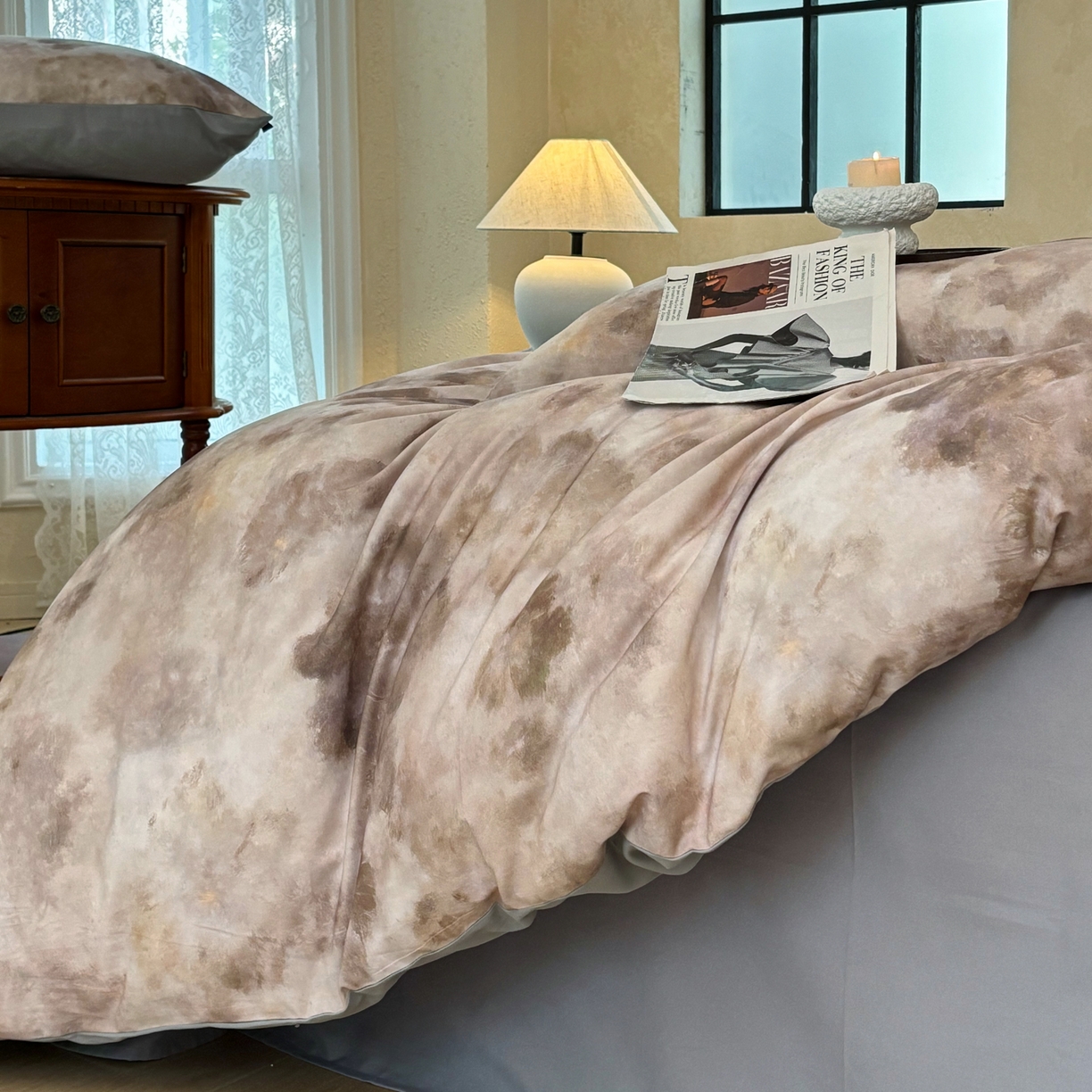 91家纺网 家纺一手货源 找家纺 FORTWO家纺原创设计（FOR TWO家纺） 2025新款50全棉纯棉数码磨毛印花四件套-场景二 琥珀