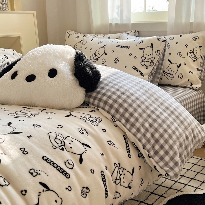 91家纺网 家纺一手货源 找家纺 三朵家纺 2025新款三丽鸥印花牛奶绒四件套 漫画帕恰