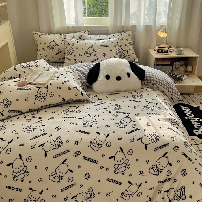 91家纺网 家纺一手货源 找家纺 三朵家纺 2025新款三丽鸥印花牛奶绒四件套 漫画帕恰