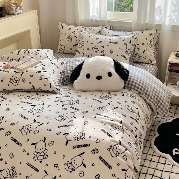 91家纺网 家纺一手货源 找家纺 三朵家纺 2025新款三丽鸥印花牛奶绒四件套 漫画帕恰