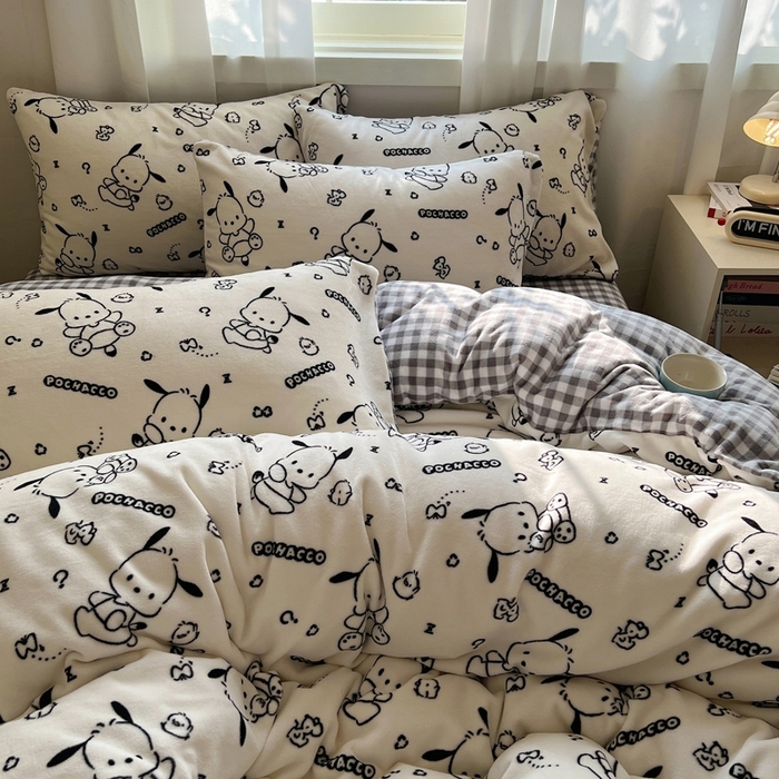 91家纺网 家纺一手货源 找家纺 三朵家纺 2025新款三丽鸥印花牛奶绒四件套 漫画帕恰