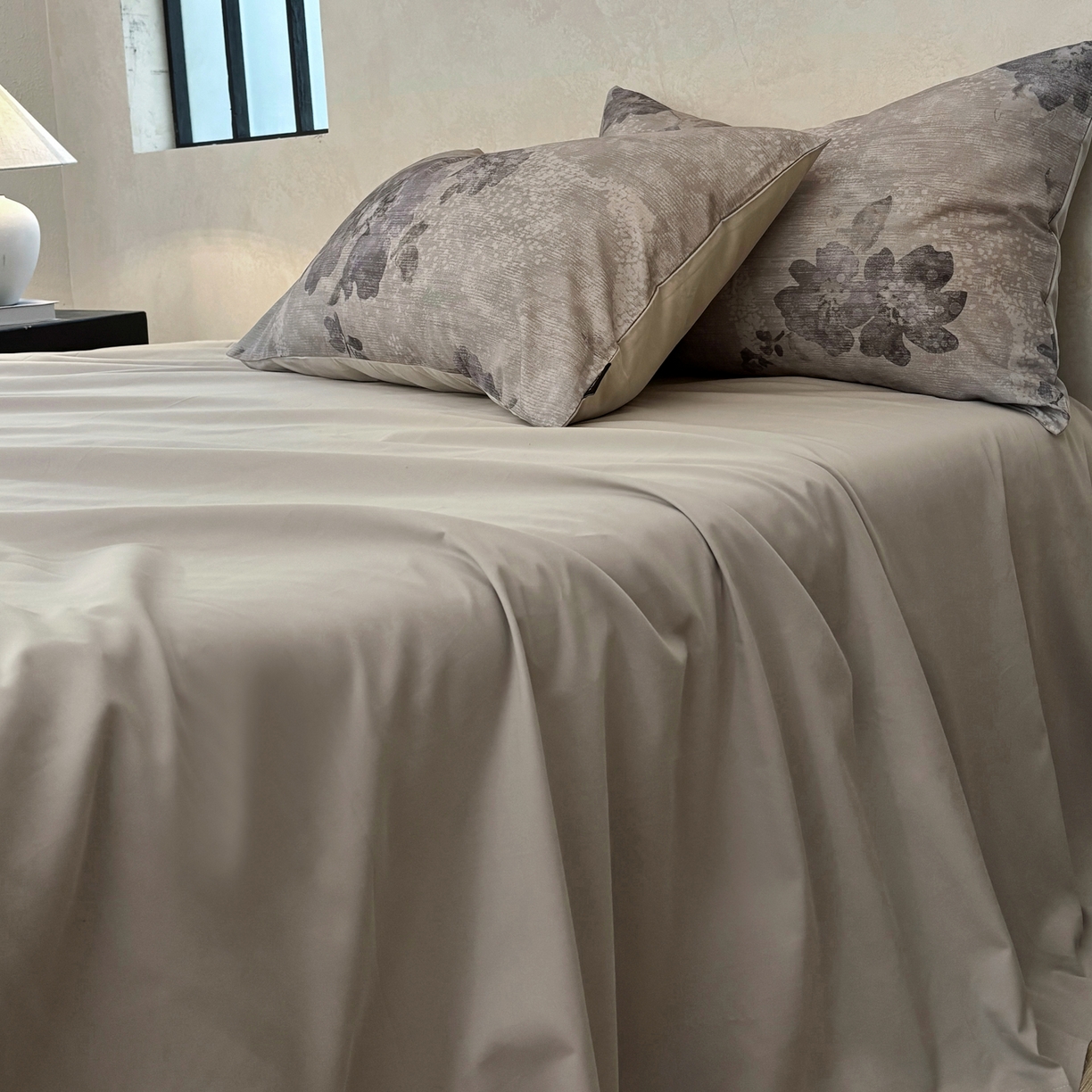 91家纺网 家纺一手货源 找家纺 FORTWO家纺原创设计（FOR TWO家纺） 2025新款50全棉纯棉数码磨毛印花四件套-场景二 水墨花