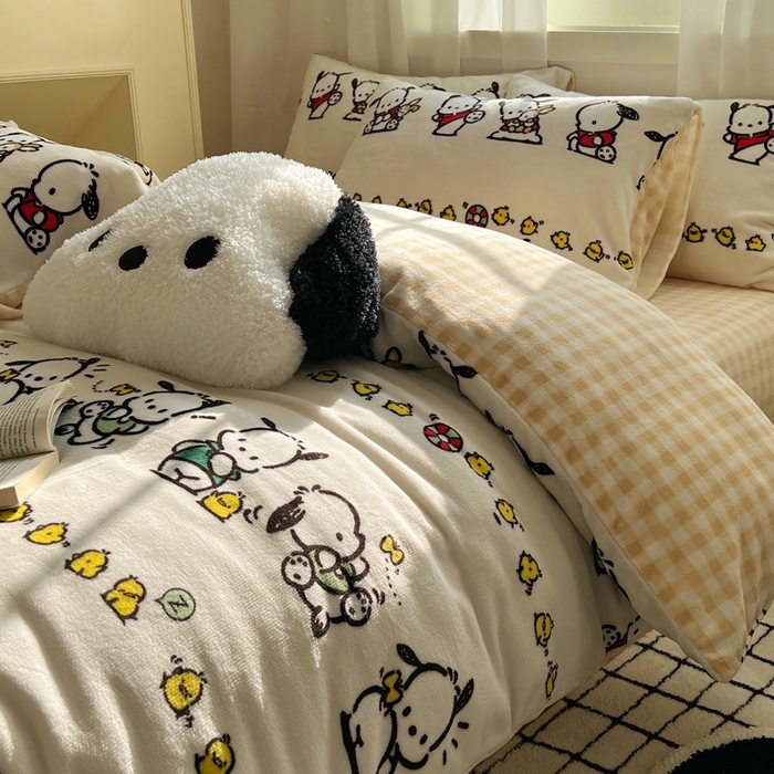 91家纺网 家纺一手货源 找家纺 三朵家纺 2025新款三丽鸥印花牛奶绒四件套 淘气帕恰