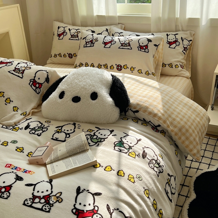 91家纺网 家纺一手货源 找家纺 三朵家纺 2025新款三丽鸥印花牛奶绒四件套 淘气帕恰