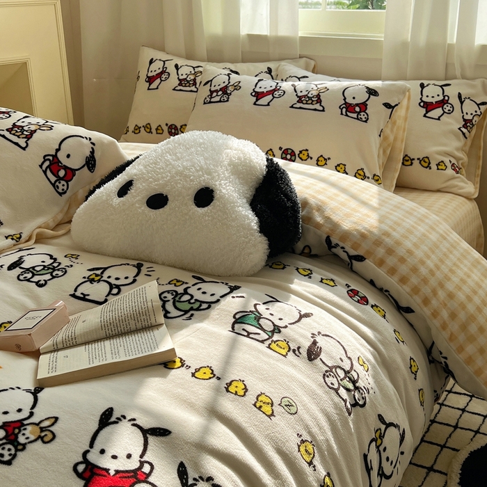 91家纺网 家纺一手货源 找家纺 三朵家纺 2025新款三丽鸥印花牛奶绒四件套 淘气帕恰