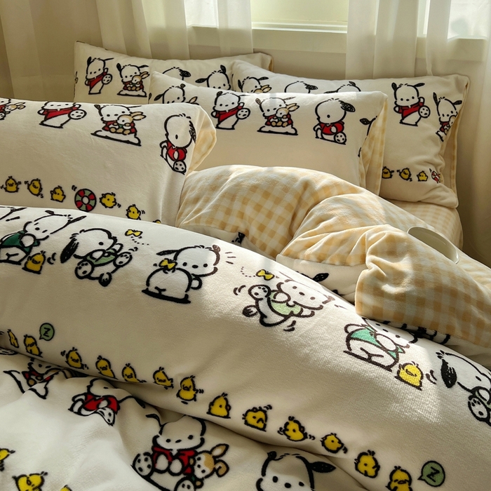 91家纺网 家纺一手货源 找家纺 三朵家纺 2025新款三丽鸥印花牛奶绒四件套 淘气帕恰