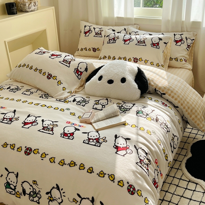 91家纺网 家纺一手货源 找家纺 三朵家纺 2025新款三丽鸥印花牛奶绒四件套 淘气帕恰