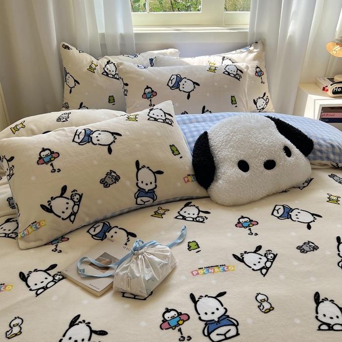 91家纺网 家纺一手货源 找家纺 三朵家纺 2025新款三丽鸥印花牛奶绒四件套 童心帕恰