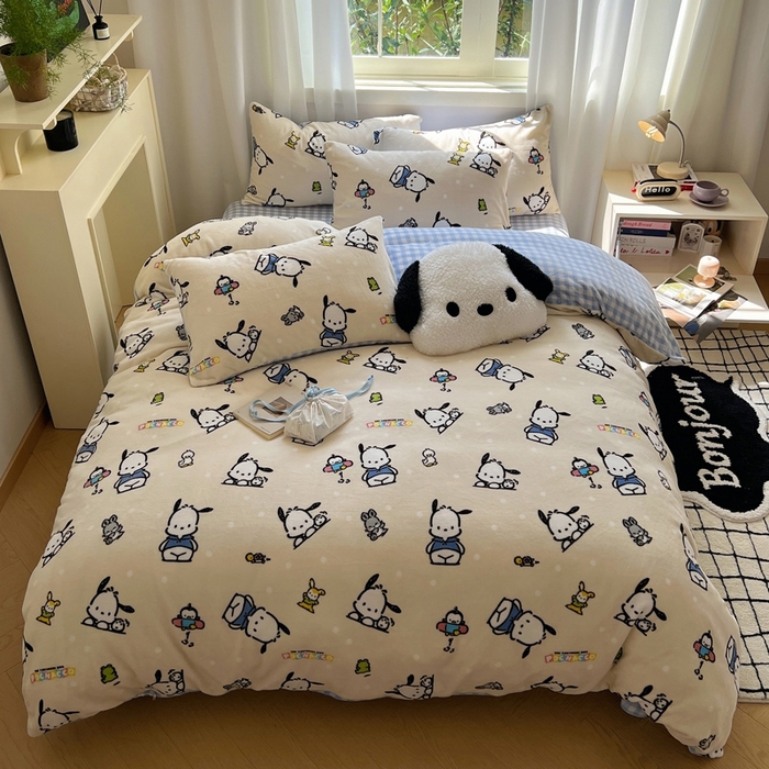 91家纺网 家纺一手货源 找家纺 三朵家纺 2025新款三丽鸥印花牛奶绒四件套 童心帕恰