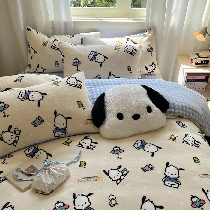 91家纺网 家纺一手货源 找家纺 三朵家纺 2025新款三丽鸥印花牛奶绒四件套 童心帕恰