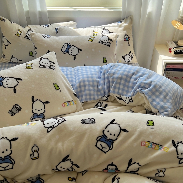 91家纺网 家纺一手货源 找家纺 三朵家纺 2025新款三丽鸥印花牛奶绒四件套 童心帕恰