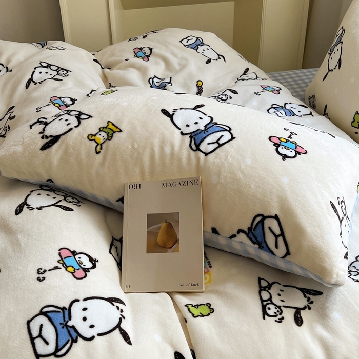 91家纺网 家纺一手货源 找家纺 三朵家纺 2025新款三丽鸥印花牛奶绒四件套 童心帕恰