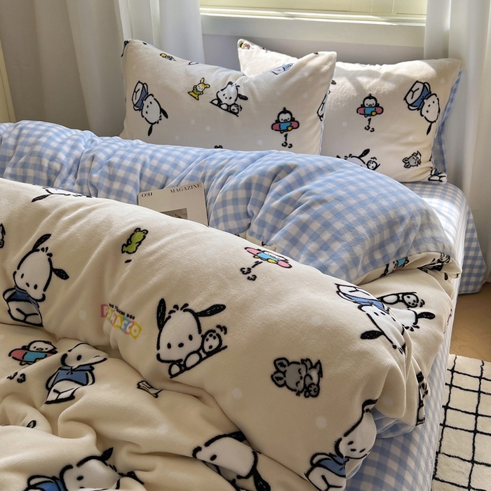 91家纺网 家纺一手货源 找家纺 三朵家纺 2025新款三丽鸥印花牛奶绒四件套 童心帕恰