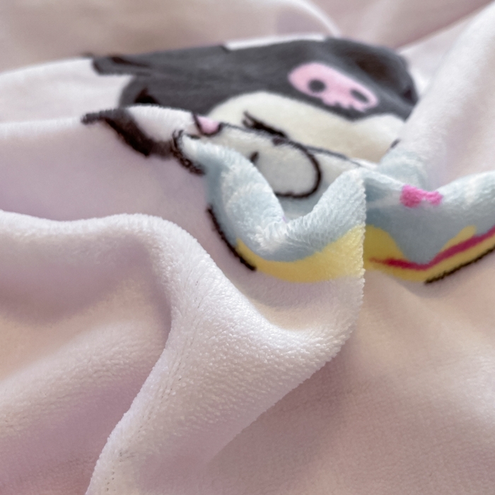 91家纺网 家纺一手货源 找家纺 三朵家纺 2025新款三丽鸥印花牛奶绒四件套 艺术家库洛米