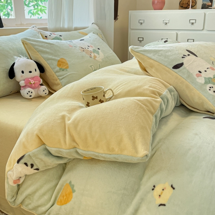 91家纺网 家纺一手货源 找家纺 三朵家纺 2025新款三丽鸥印花牛奶绒四件套 运动帕恰