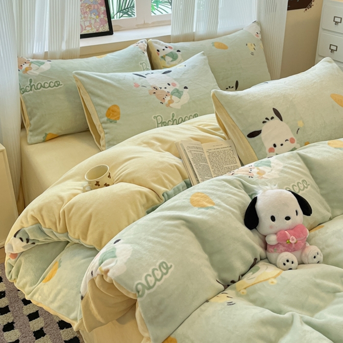 91家纺网 家纺一手货源 找家纺 三朵家纺 2025新款三丽鸥印花牛奶绒四件套 运动帕恰