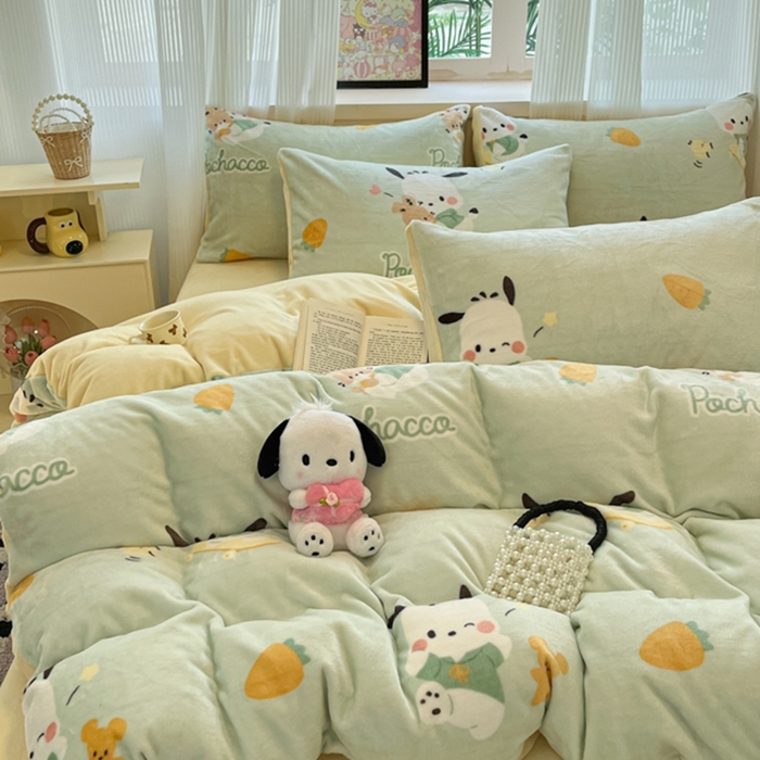 91家纺网 家纺一手货源 找家纺 三朵家纺 2025新款三丽鸥印花牛奶绒四件套 运动帕恰