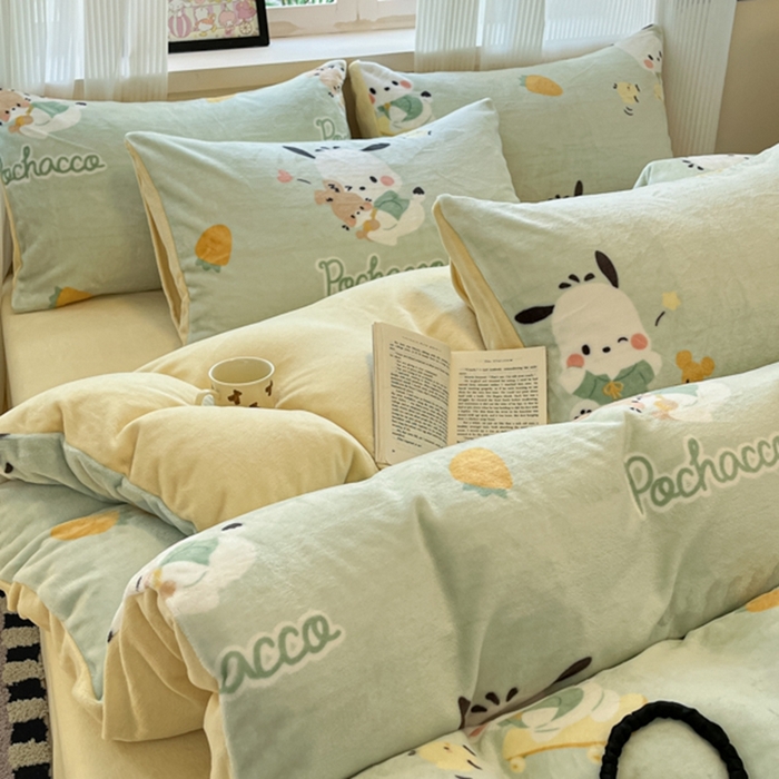 91家纺网 家纺一手货源 找家纺 三朵家纺 2025新款三丽鸥印花牛奶绒四件套 运动帕恰