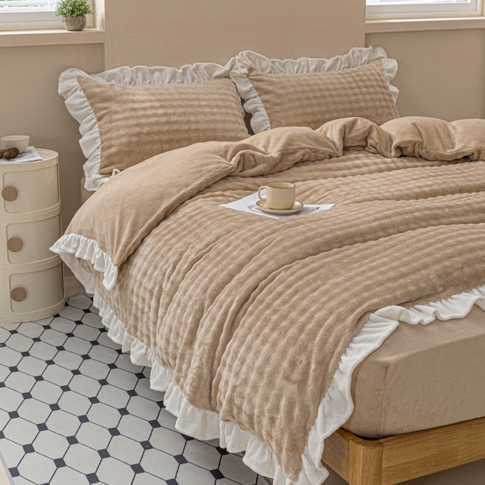 91家纺网 家纺一手货源 找家纺 （总）恩和家纺 2025新款泡泡牛奶绒荷叶边款四件套