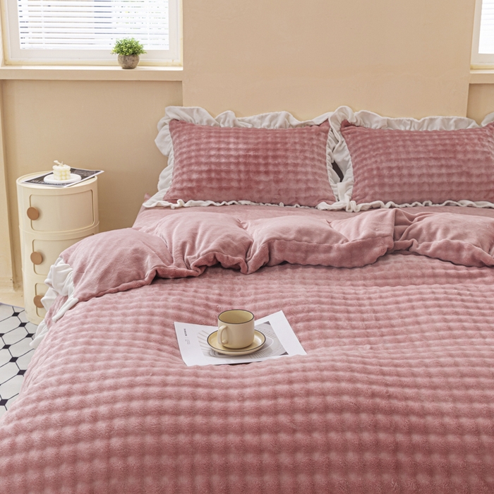 91家纺网 家纺一手货源 找家纺 恩和家纺 2025新款泡泡牛奶绒荷叶边款四件套 泡泡绒飞边款豆沙