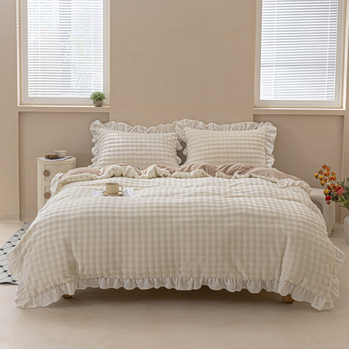 91家纺网 家纺一手货源 找家纺 恩和家纺 2025新款泡泡牛奶绒荷叶边款四件套 泡泡绒飞边米白咖