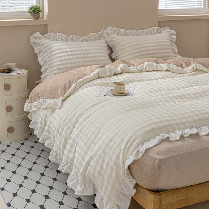 91家纺网 家纺一手货源 找家纺 恩和家纺 2025新款泡泡牛奶绒荷叶边款四件套 泡泡绒飞边米白咖