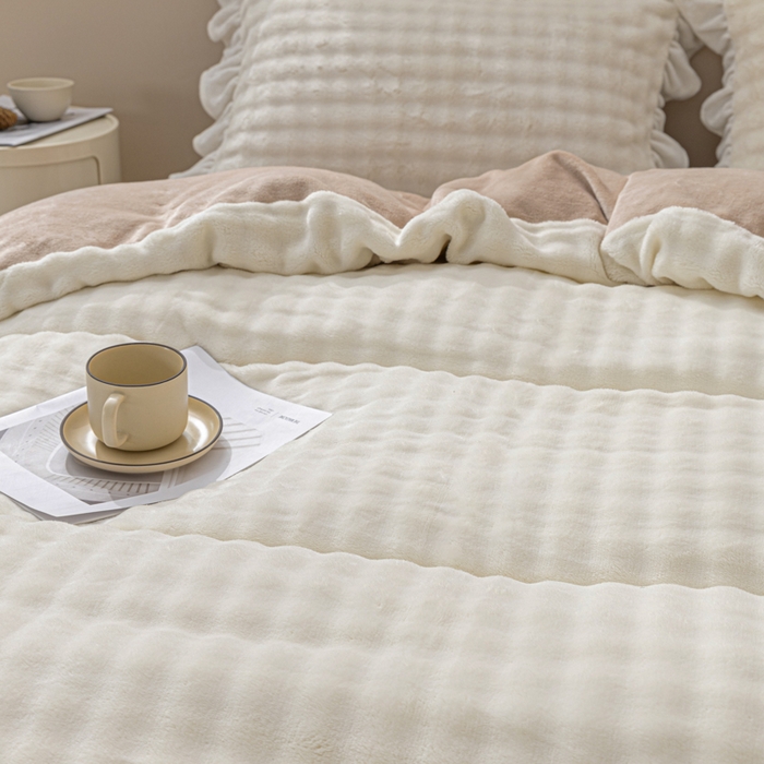 91家纺网 家纺一手货源 找家纺 恩和家纺 2025新款泡泡牛奶绒荷叶边款四件套 泡泡绒飞边米白咖