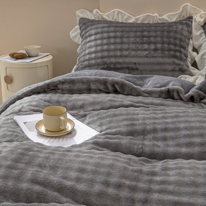 91家纺网 家纺一手货源 找家纺 恩和家纺 2025新款泡泡牛奶绒荷叶边款四件套 泡泡绒飞边深灰