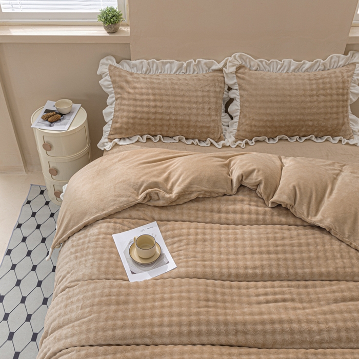 91家纺网 家纺一手货源 找家纺 恩和家纺 2025新款泡泡牛奶绒荷叶边款四件套 泡泡绒飞边咖色