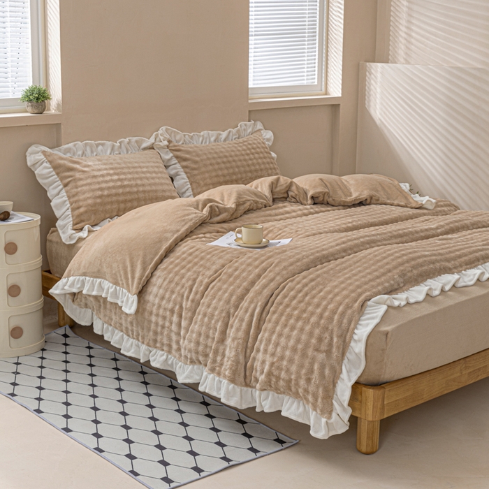 91家纺网 家纺一手货源 找家纺 恩和家纺 2025新款泡泡牛奶绒荷叶边款四件套 泡泡绒飞边咖色