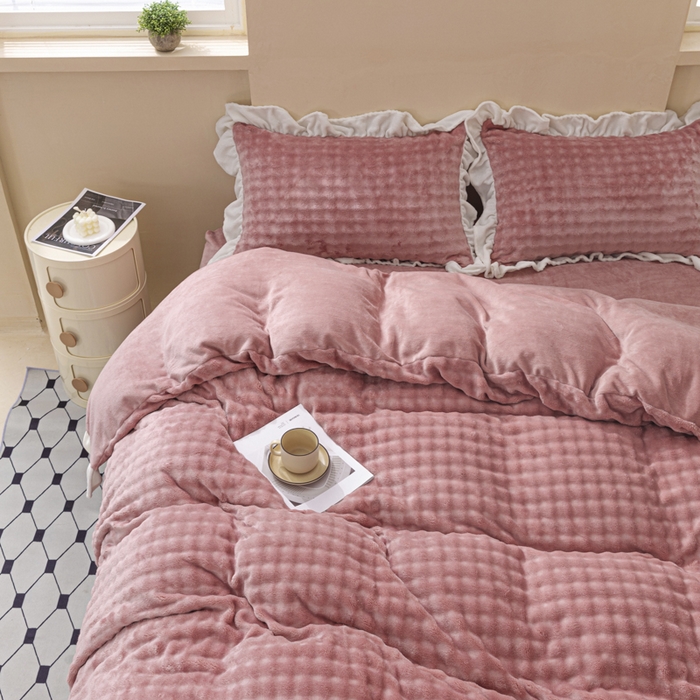 91家纺网 家纺一手货源 找家纺 恩和家纺 2025新款泡泡牛奶绒荷叶边款四件套 泡泡绒飞边款豆沙