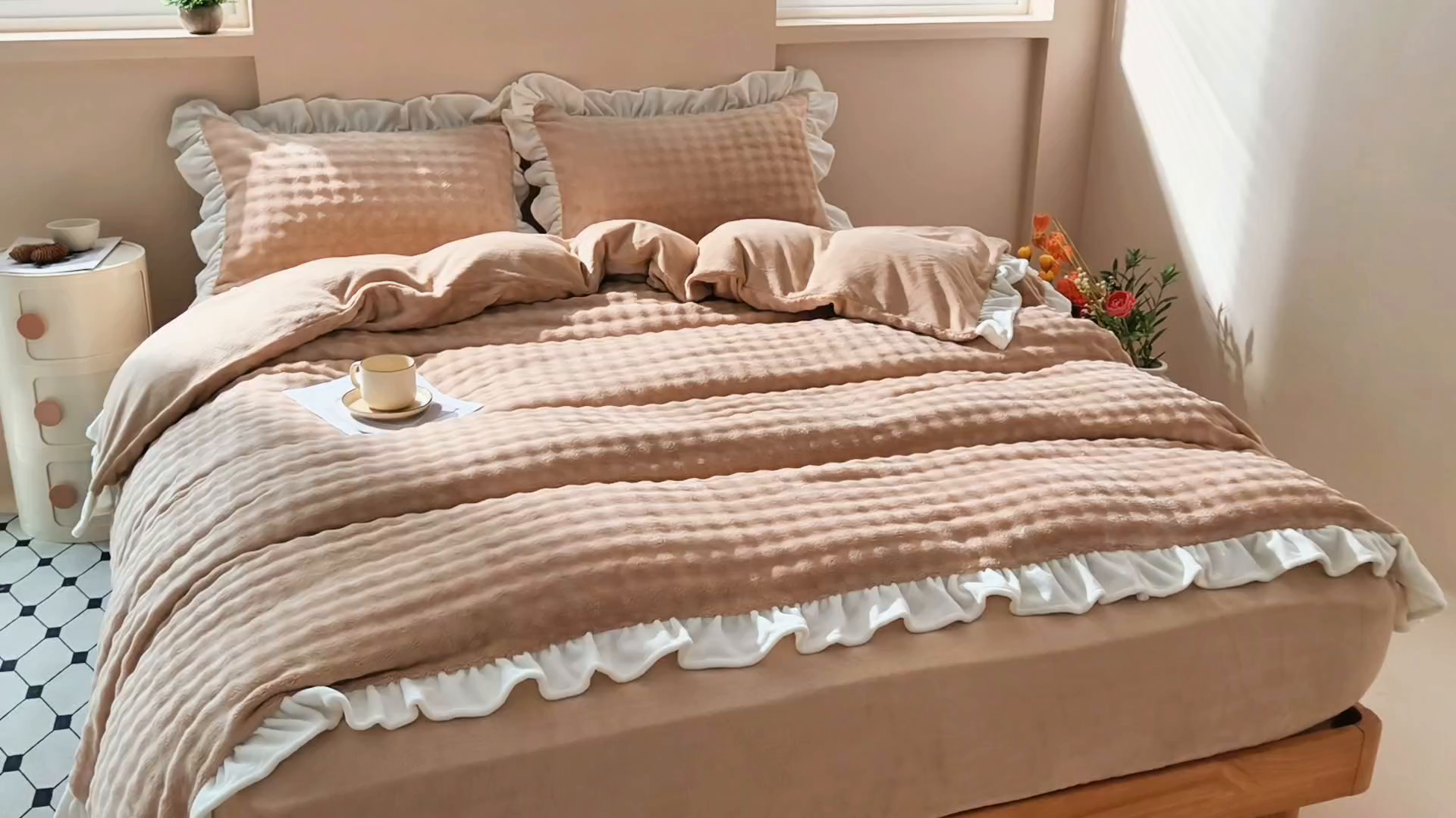 91家纺网 家纺一手货源 找家纺 （总）恩和家纺 2025新款泡泡牛奶绒荷叶边款四件套