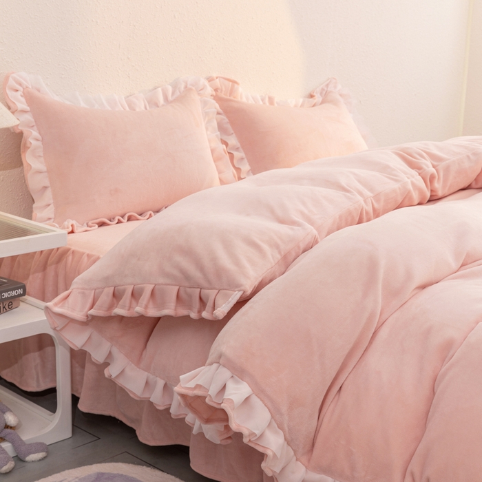 91家纺网 家纺一手货源 找家纺 （总）恩和家纺 2025新款白色薄纱双层飞边牛奶绒四件套