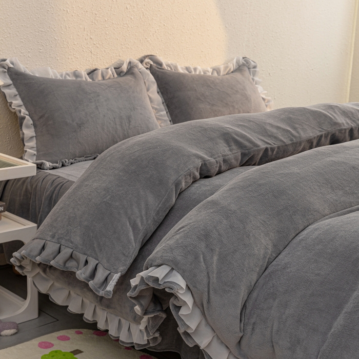 91家纺网 家纺一手货源 找家纺 （总）恩和家纺 2025新款白色薄纱双层飞边牛奶绒四件套