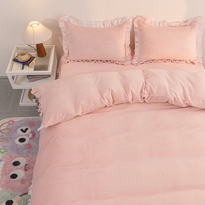 91家纺网 家纺一手货源 找家纺 恩和家纺 2025新款白色薄纱双层飞边牛奶绒四件套 粉玉