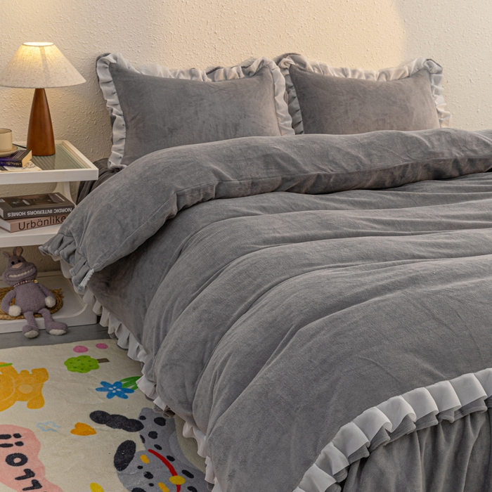 91家纺网 家纺一手货源 找家纺 恩和家纺 2025新款白色薄纱双层飞边牛奶绒四件套 灰色