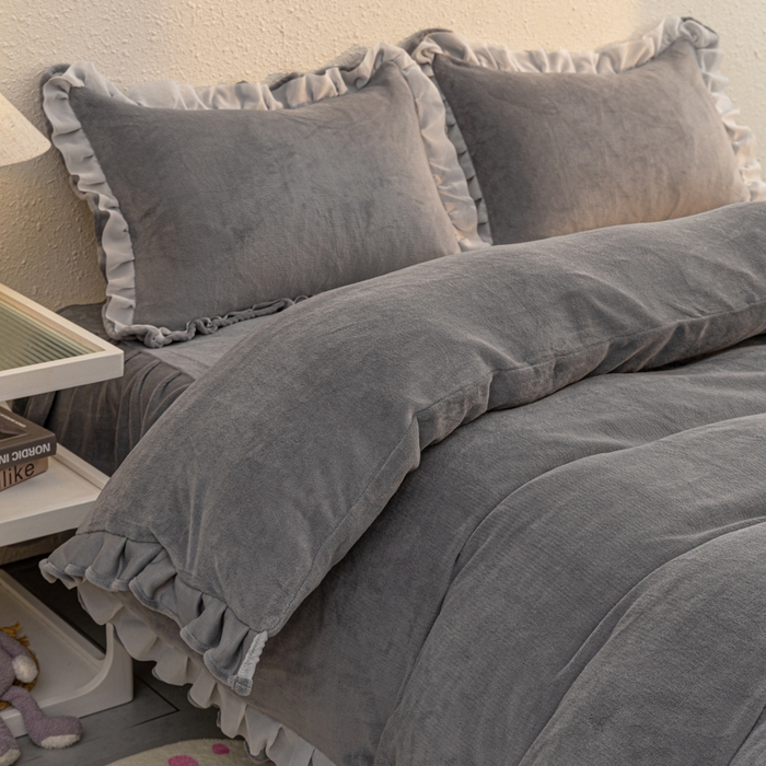 91家纺网 家纺一手货源 找家纺 恩和家纺 2025新款白色薄纱双层飞边牛奶绒四件套 灰色