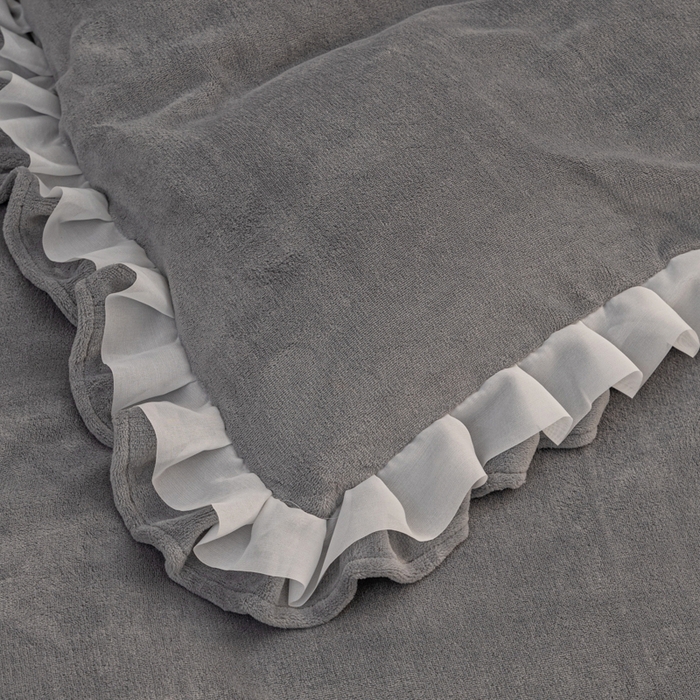 91家纺网 家纺一手货源 找家纺 恩和家纺 2025新款白色薄纱双层飞边牛奶绒四件套 灰色